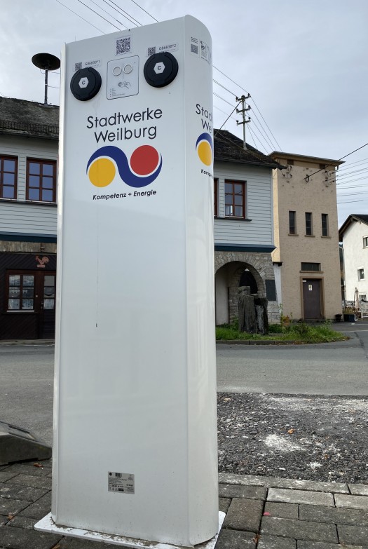 Ladesäule Dorfplatz Odersbach.jpg