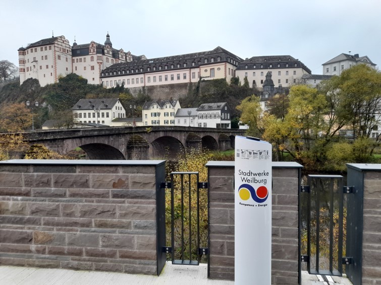 Ladesäule Odersbacher Weg.jpg